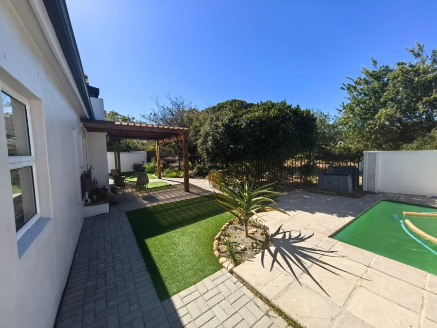 4 Bedroom Property for Sale in Somerset Country Estate Western Cape